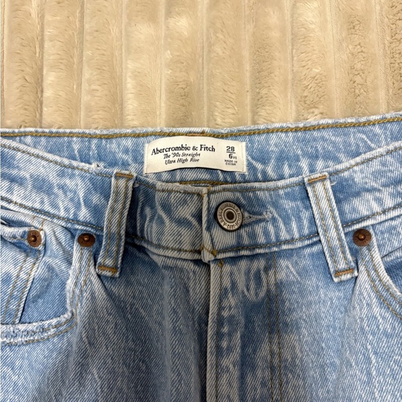 Abercrombie & Fitch Light Wash Denim 90s straight ultra high rise jeans - Picture 7 of 7